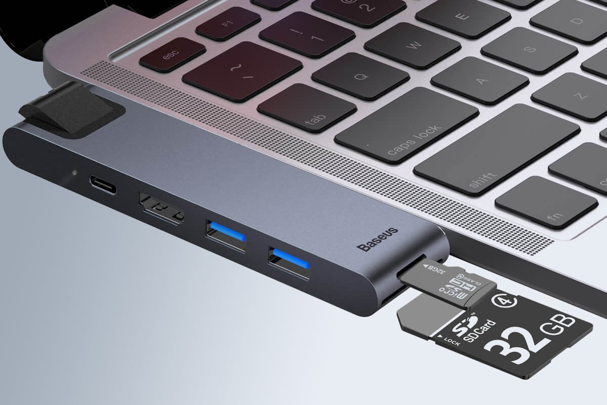 Laptop USB Dock with Card Reader